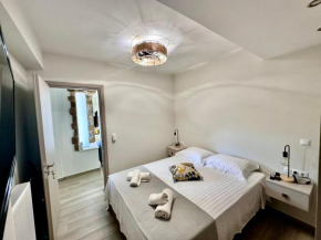Cipollino Place